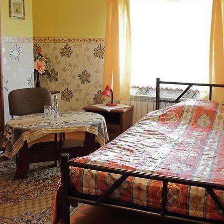 Hotel Mily Кросно Екстер'єр фото