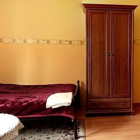 Hotel Mily Кросно Екстер'єр фото