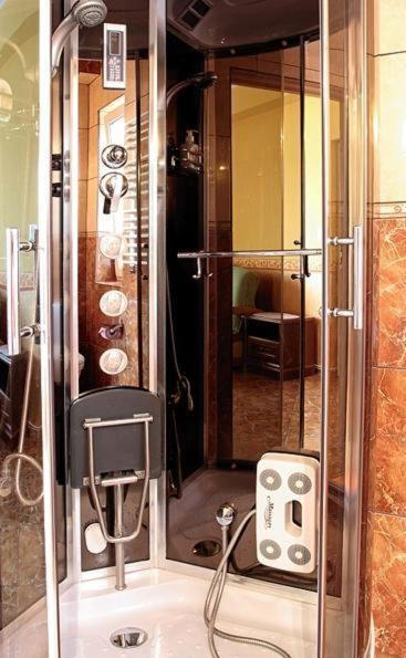 Hotel Mily Кросно Екстер'єр фото