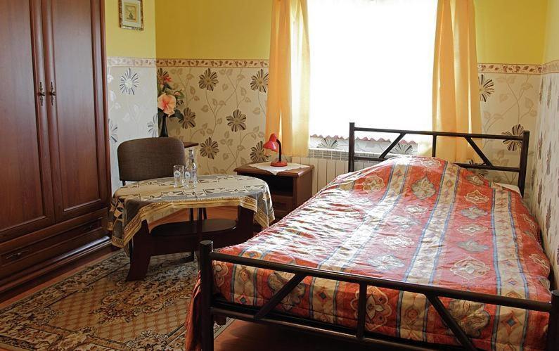 Hotel Mily Кросно Екстер'єр фото