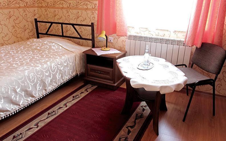 Hotel Mily Кросно Екстер'єр фото