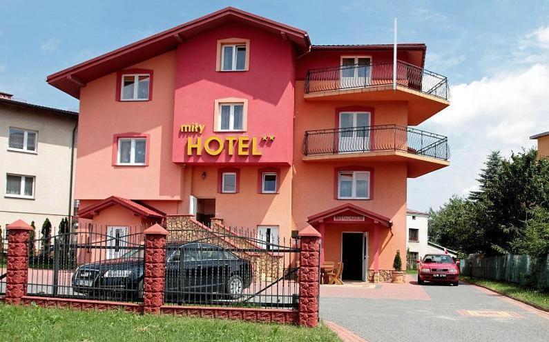Hotel Mily Кросно Екстер'єр фото
