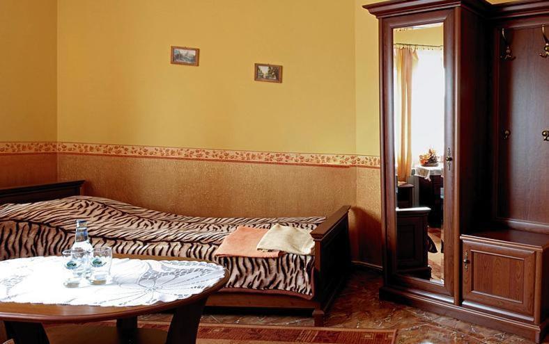 Hotel Mily Кросно Номер фото