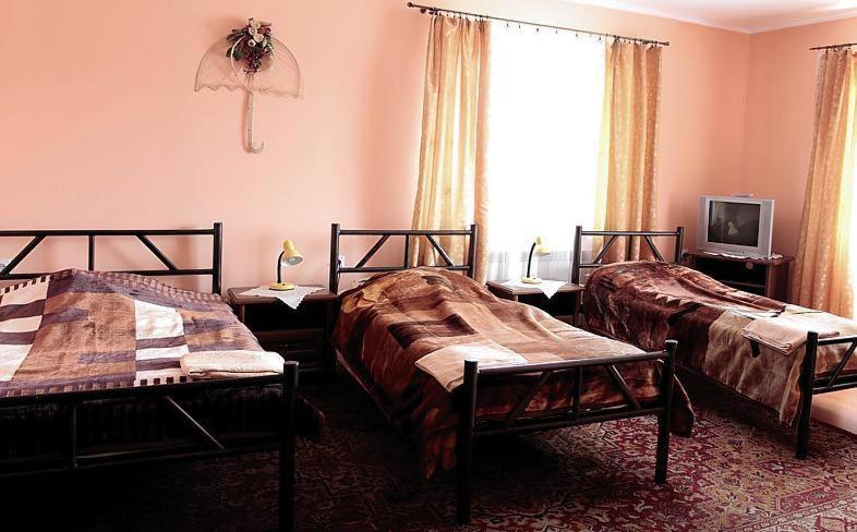 Hotel Mily Кросно Номер фото