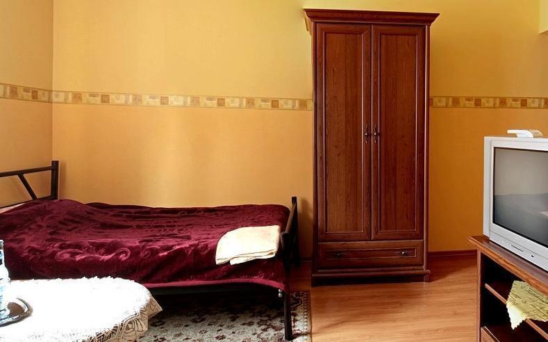 Hotel Mily Кросно Екстер'єр фото
