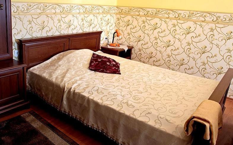 Hotel Mily Кросно Номер фото