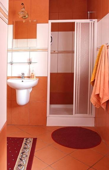 Hotel Mily Кросно Номер фото